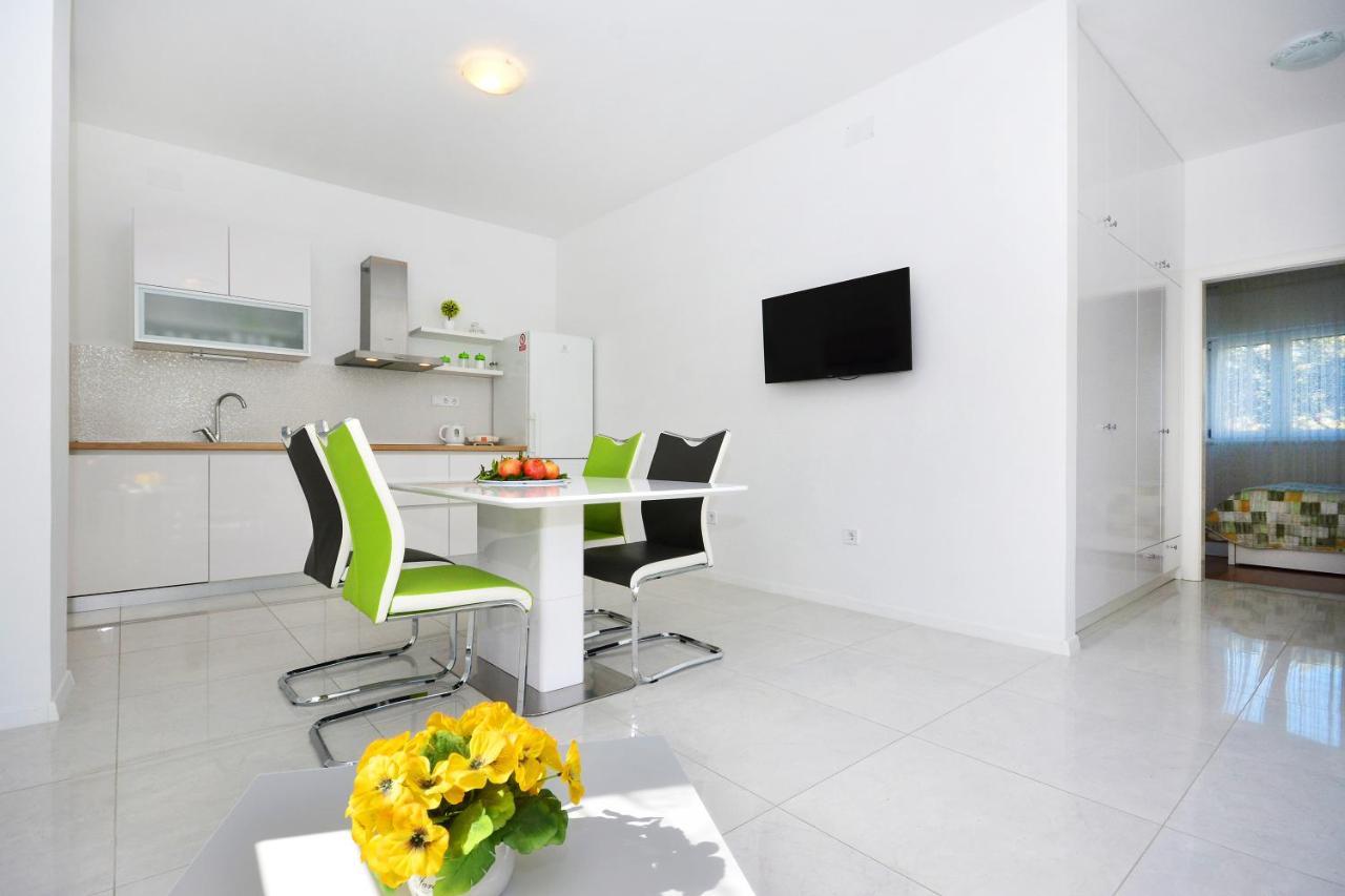 Seas The Day Apartments Podstrana Buitenkant foto