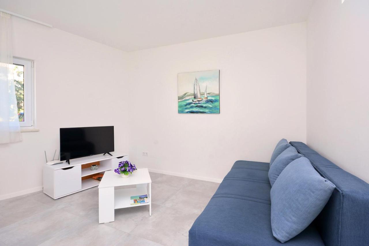 Seas The Day Apartments Podstrana Buitenkant foto