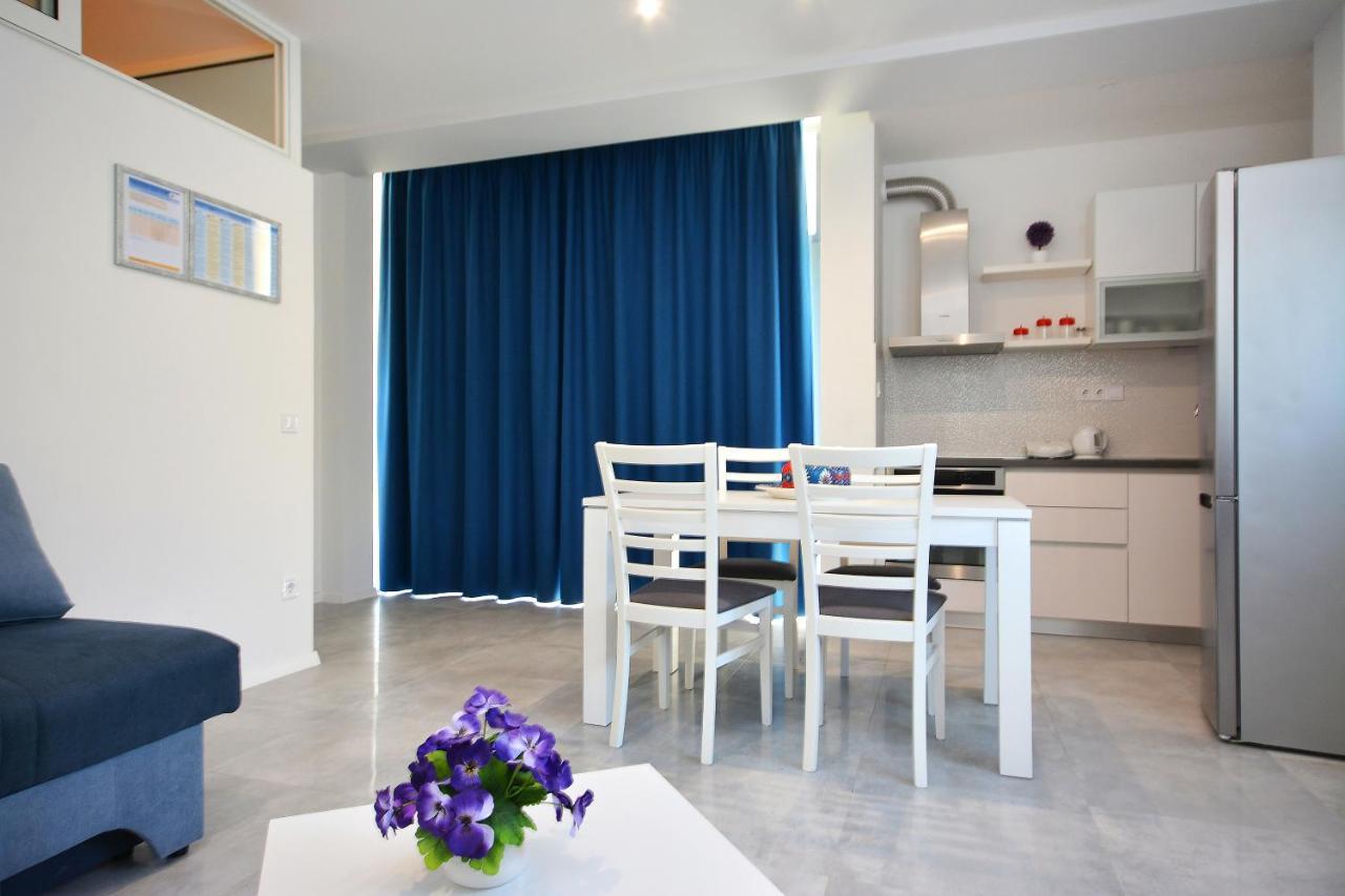 Seas The Day Apartments Podstrana Buitenkant foto