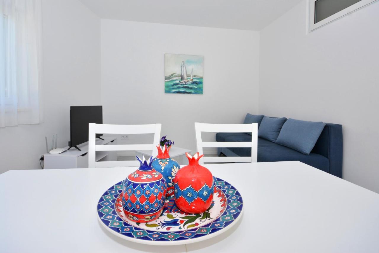 Seas The Day Apartments Podstrana Buitenkant foto