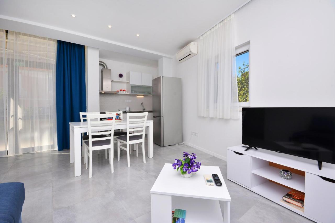 Seas The Day Apartments Podstrana Buitenkant foto